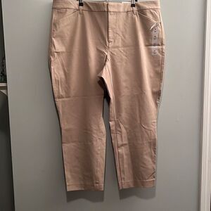 Old Navy Women's High Rise Pixie Never Fade Secret Slim Pockets Nude Size 22
